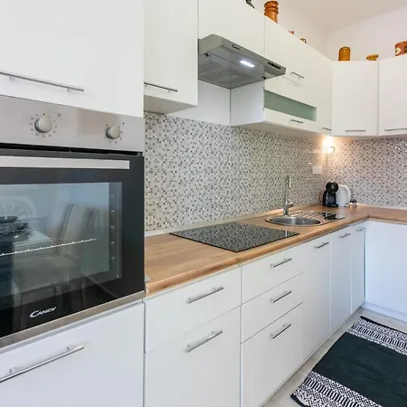 بيت للعطل House Tinac *