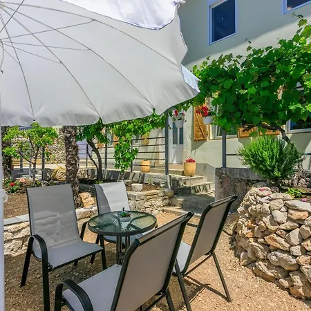 House Tinac تْسْغيكفانِتْسا