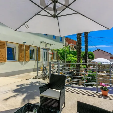 House Tinac تْسْغيكفانِتْسا