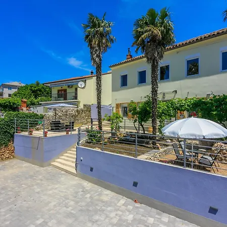 House Tinac تْسْغيكفانِتْسا