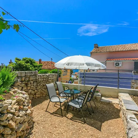 House Tinac بيت للعطل