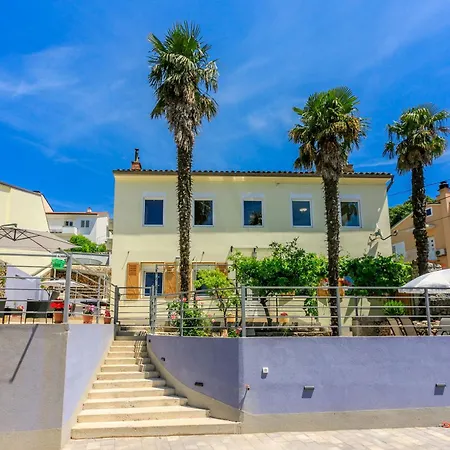 Semesterbostad House Tinac Crikvenica